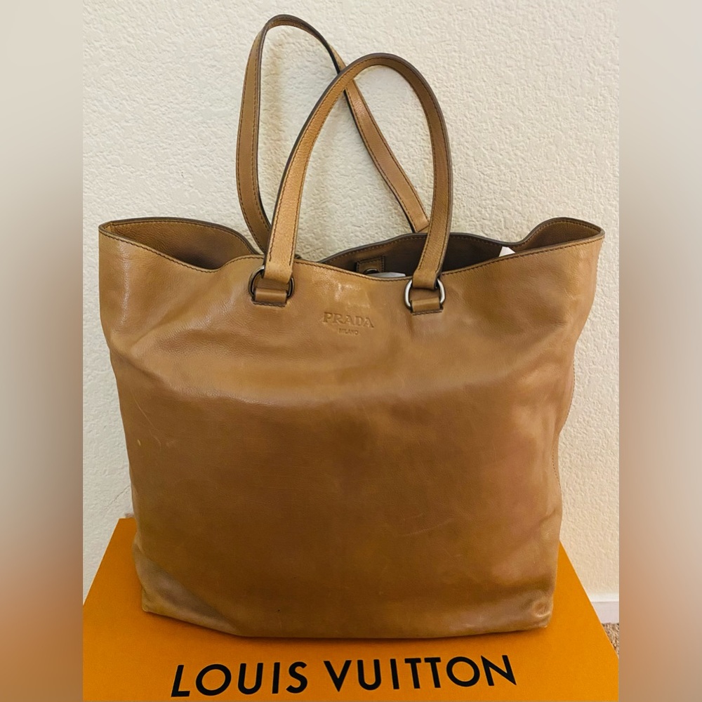 🌻PRADA EXTRA LARGE TAN LEATHER TOTE🌻